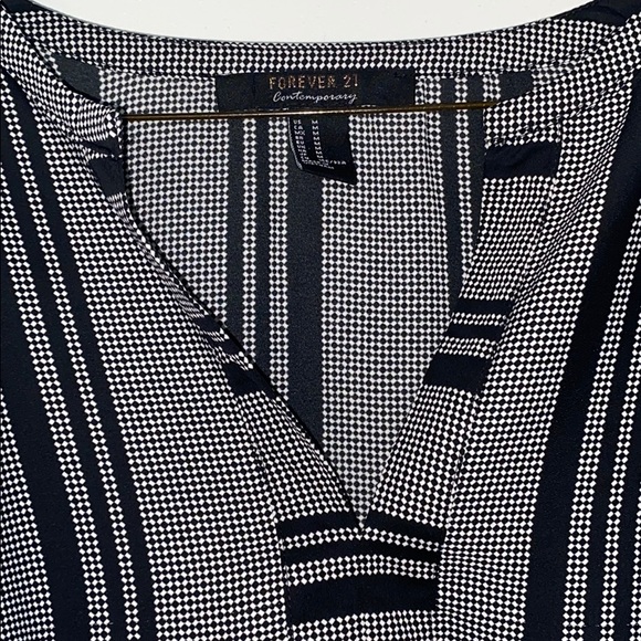 Patterned top - Picture 3 of 5